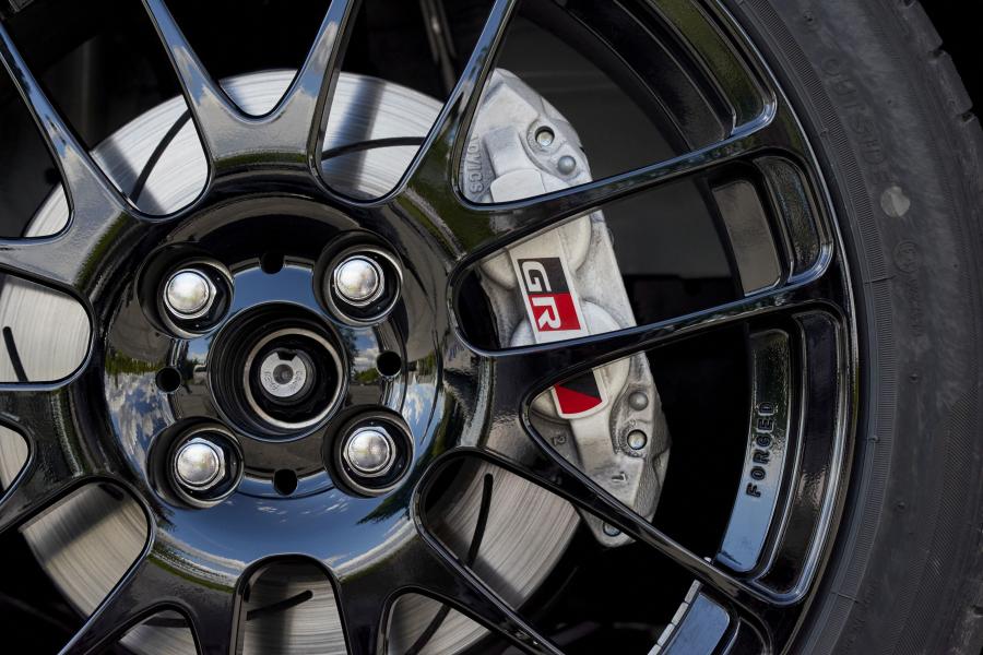 Колеса Toyota Yaris GRMN 2017 года  (фото 30 из 51)